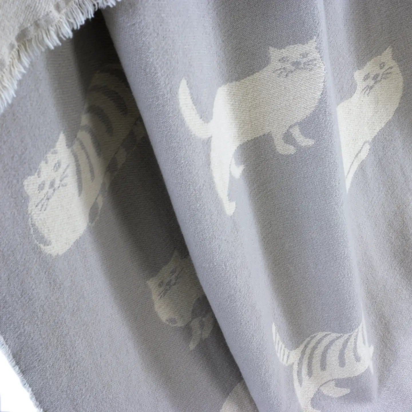 Cozy Kitties // 100% Cotton Throw // Gray