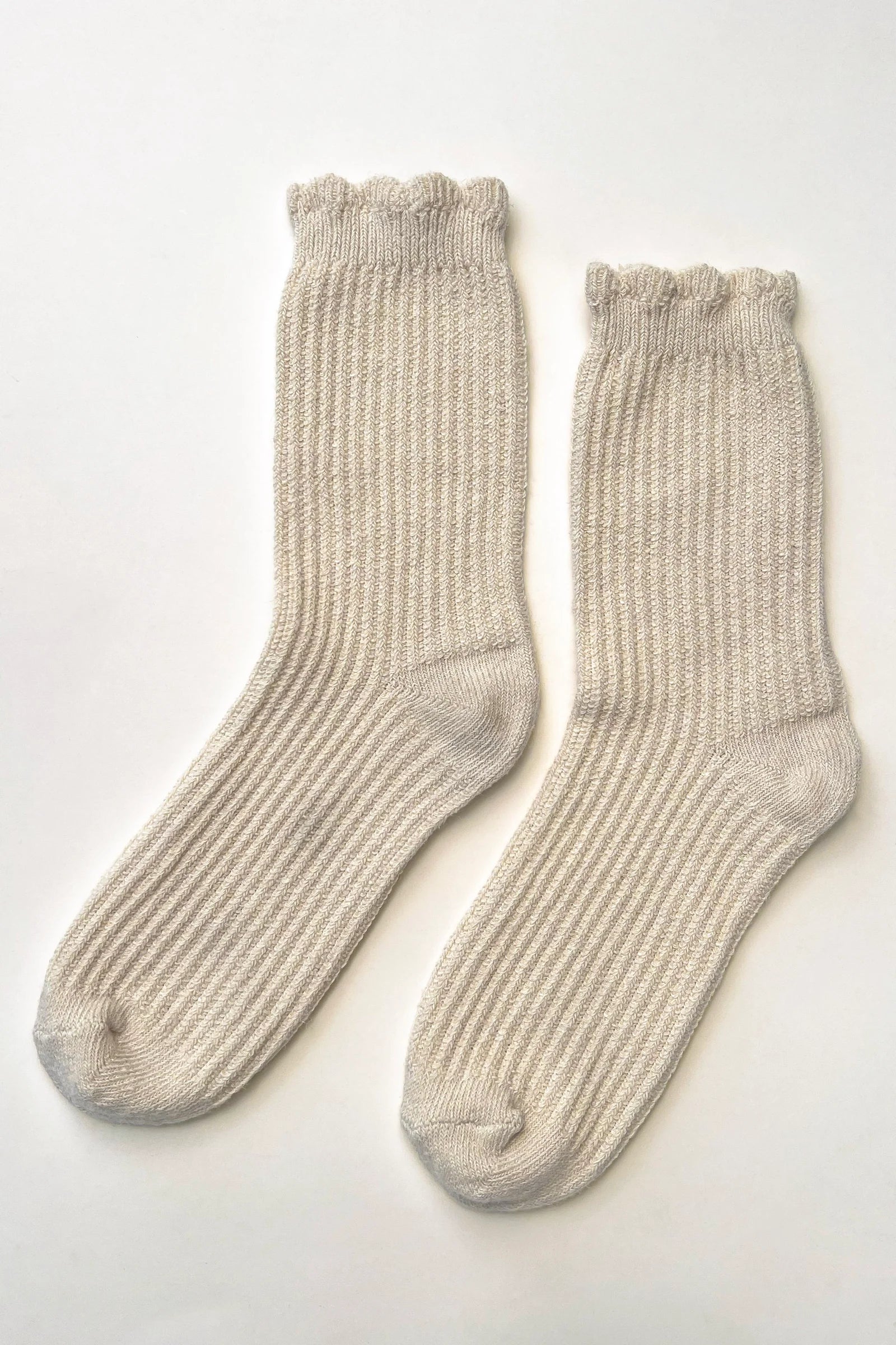 Le Bon Shoppe Linen Scallop Socks - Natural
