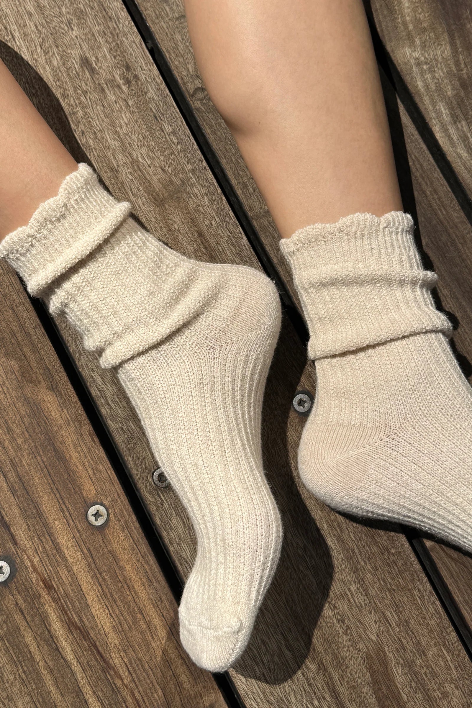 Le Bon Shoppe Linen Scallop Socks - Natural