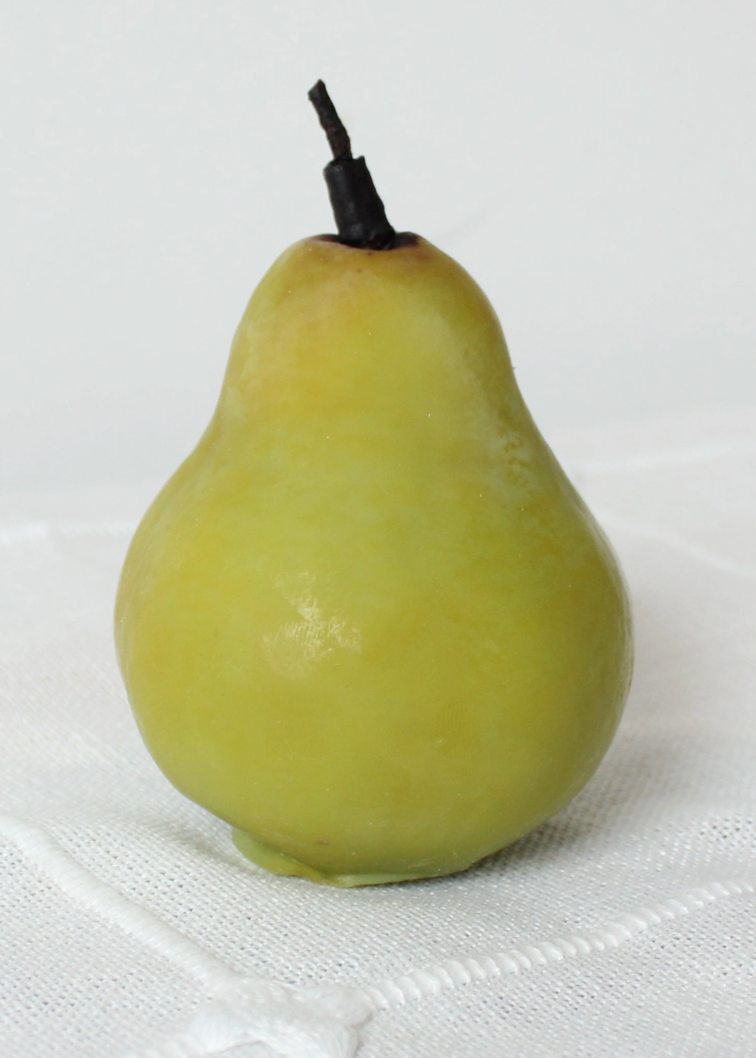 Bartlett Green Pear Beeswax Candle