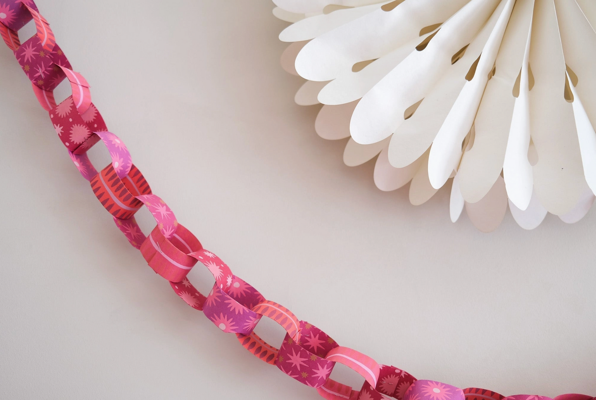 Pink and Red Paper Chain Kit