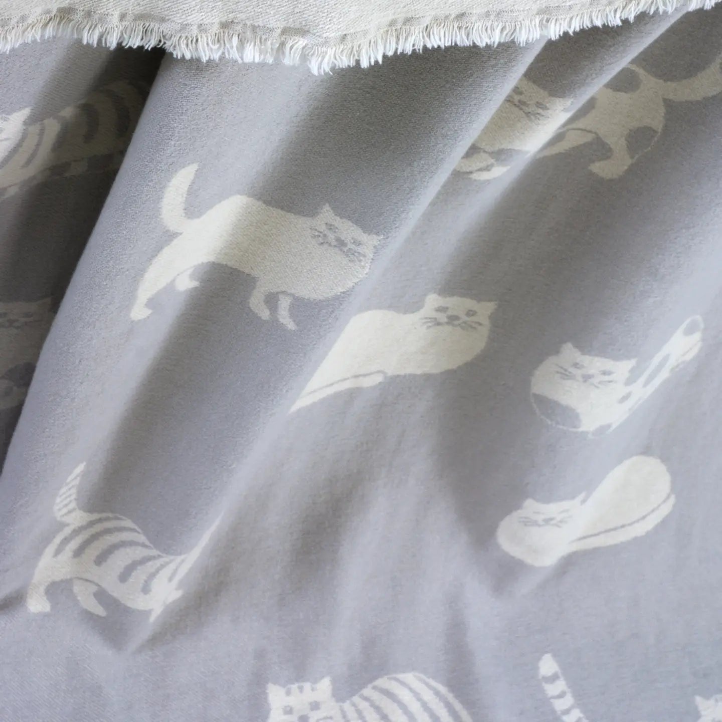 Cozy Kitties // 100% Cotton Throw // Gray