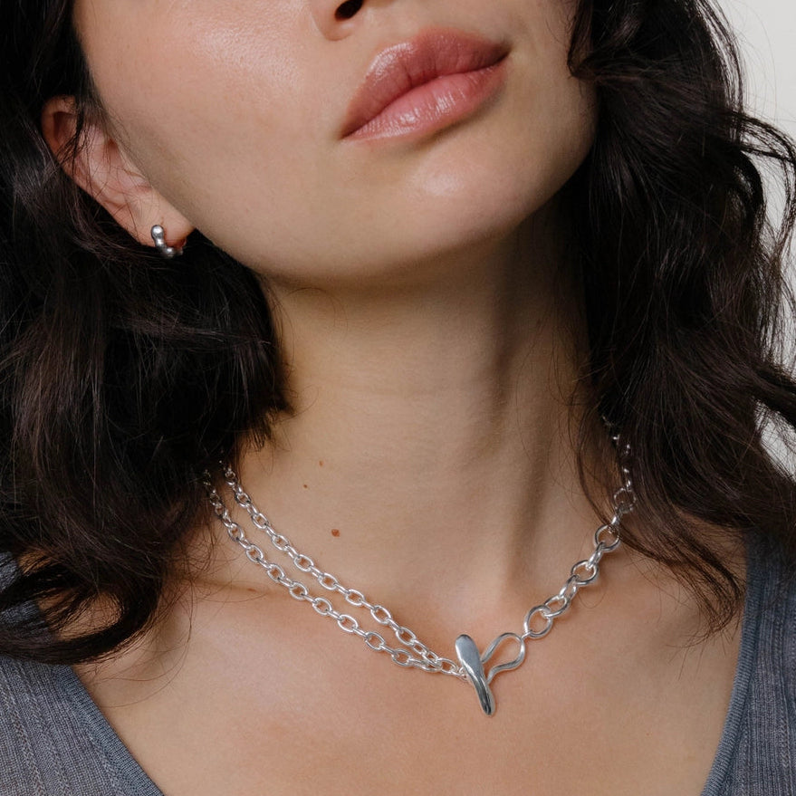 woman wearing silver chain necklace