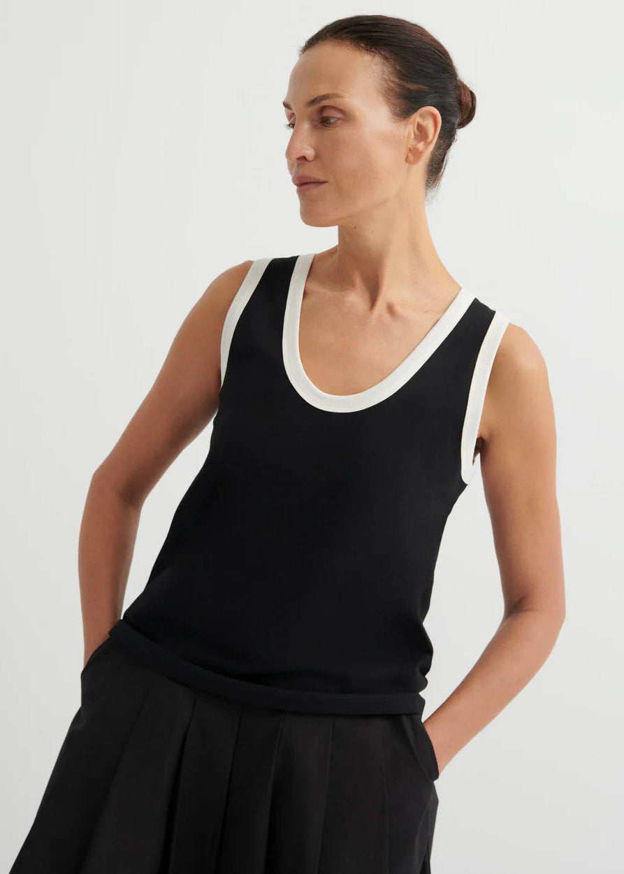 Kowtow Variation Singlet — Black