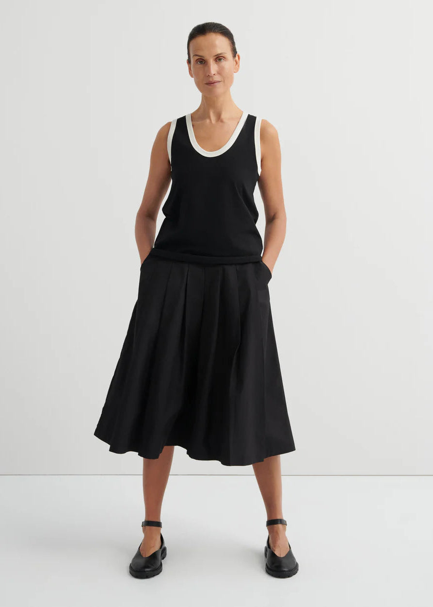 Kowtow Variation Singlet — Black