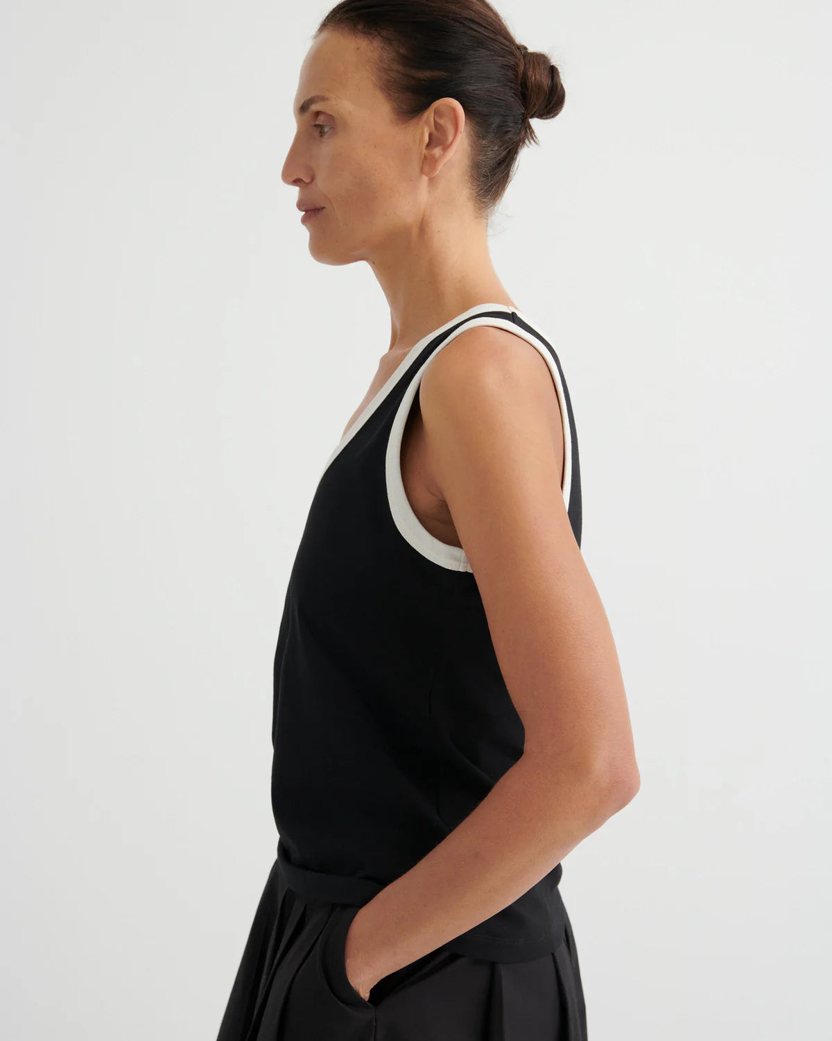 Kowtow Variation Singlet — Black